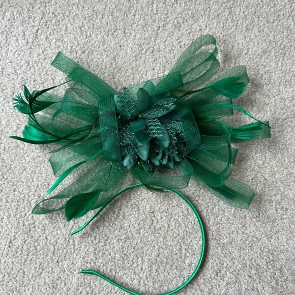 Fascinator Headpiece for Special Occasions - Picture 9 of 10